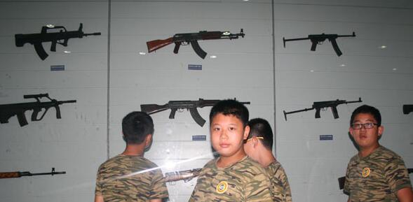參加軍事夏令營(yíng)孩子會(huì)有哪些蛻變？